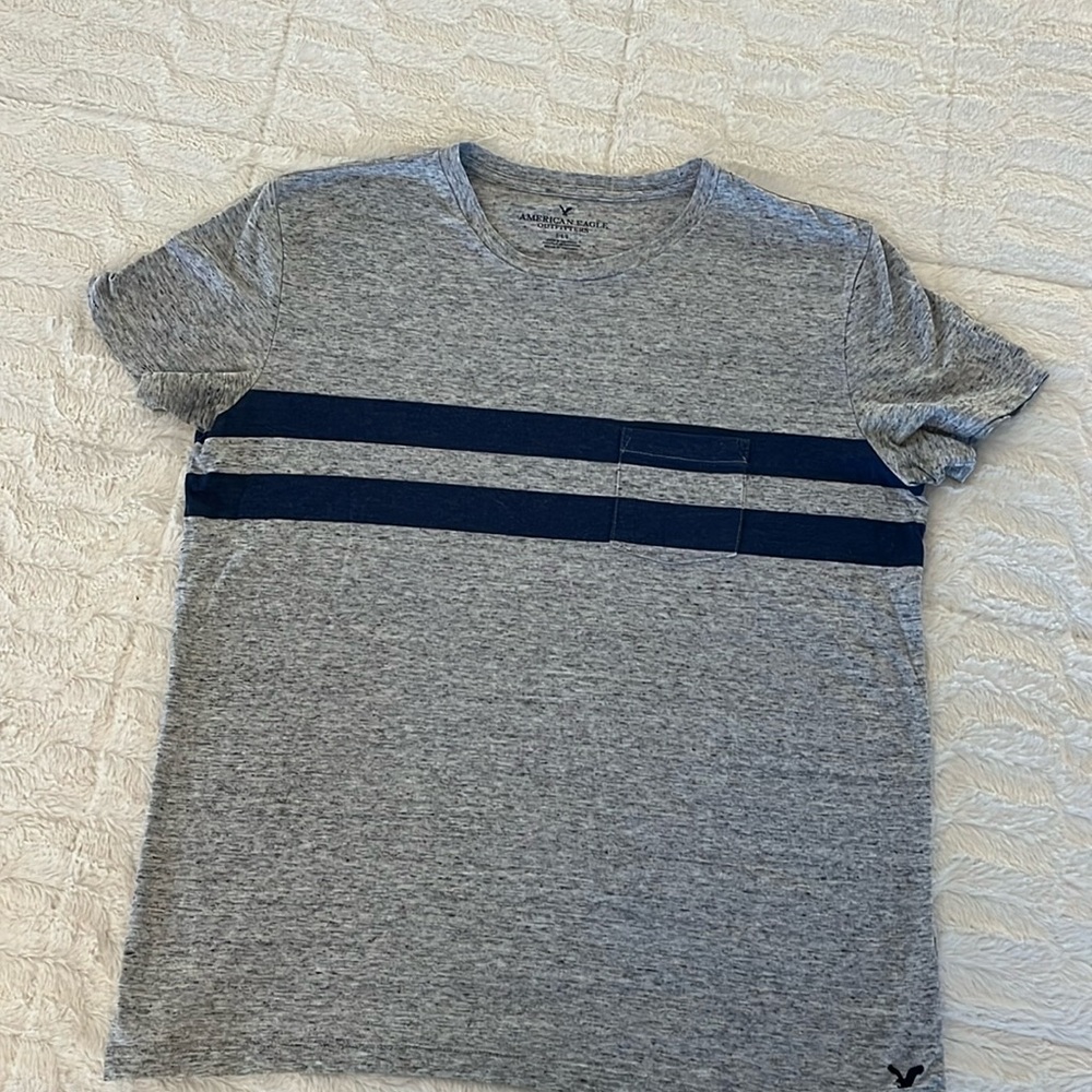American eagle size large Tshirt